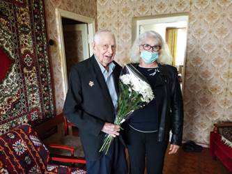Наталия Груколенко посетила ветеранов, проживающих в Ленинском районе 
